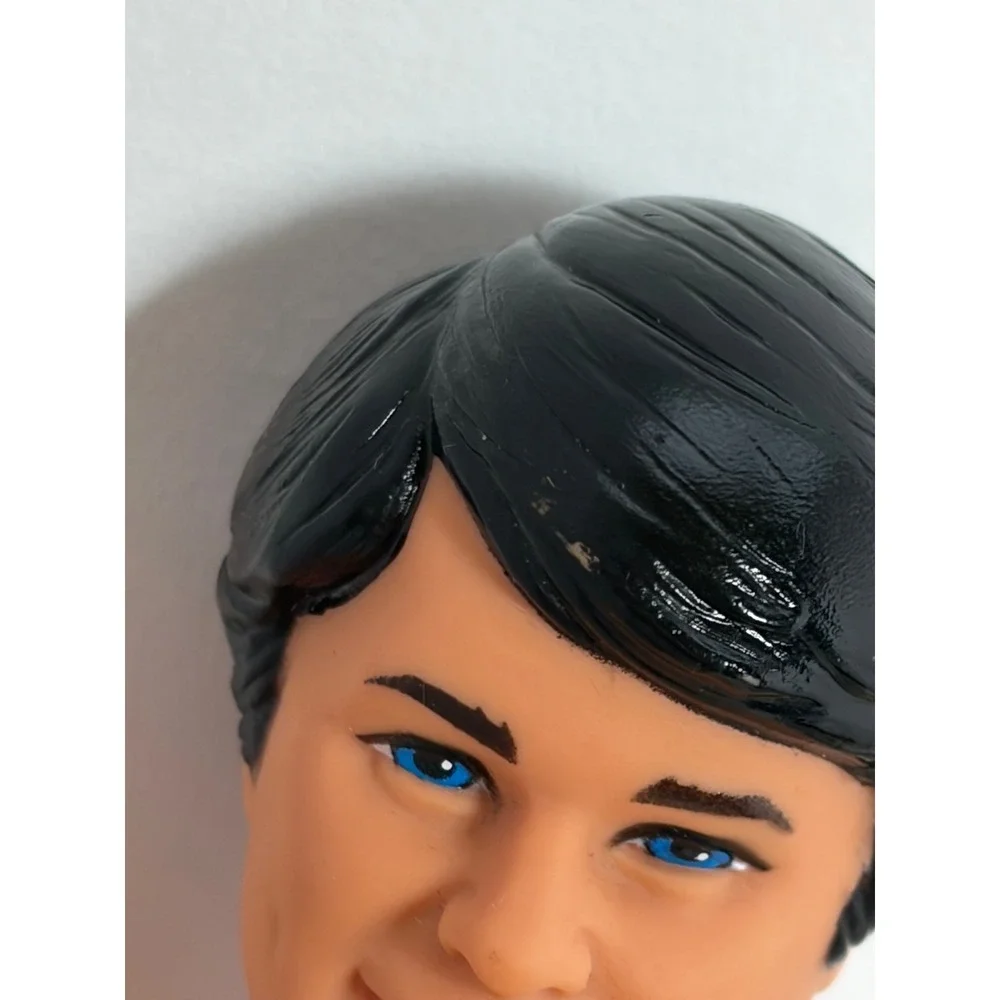 Mattel Dream Date Ken Doll 4077 Brown black Hair Blue Eyes Twist and Turn Barbie